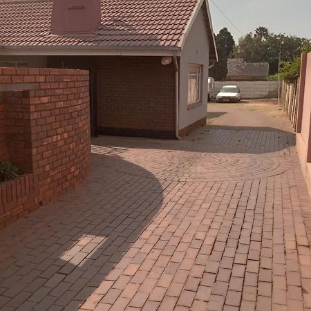 Acacia Guesthouse Kempton Park Zewnętrze zdjęcie